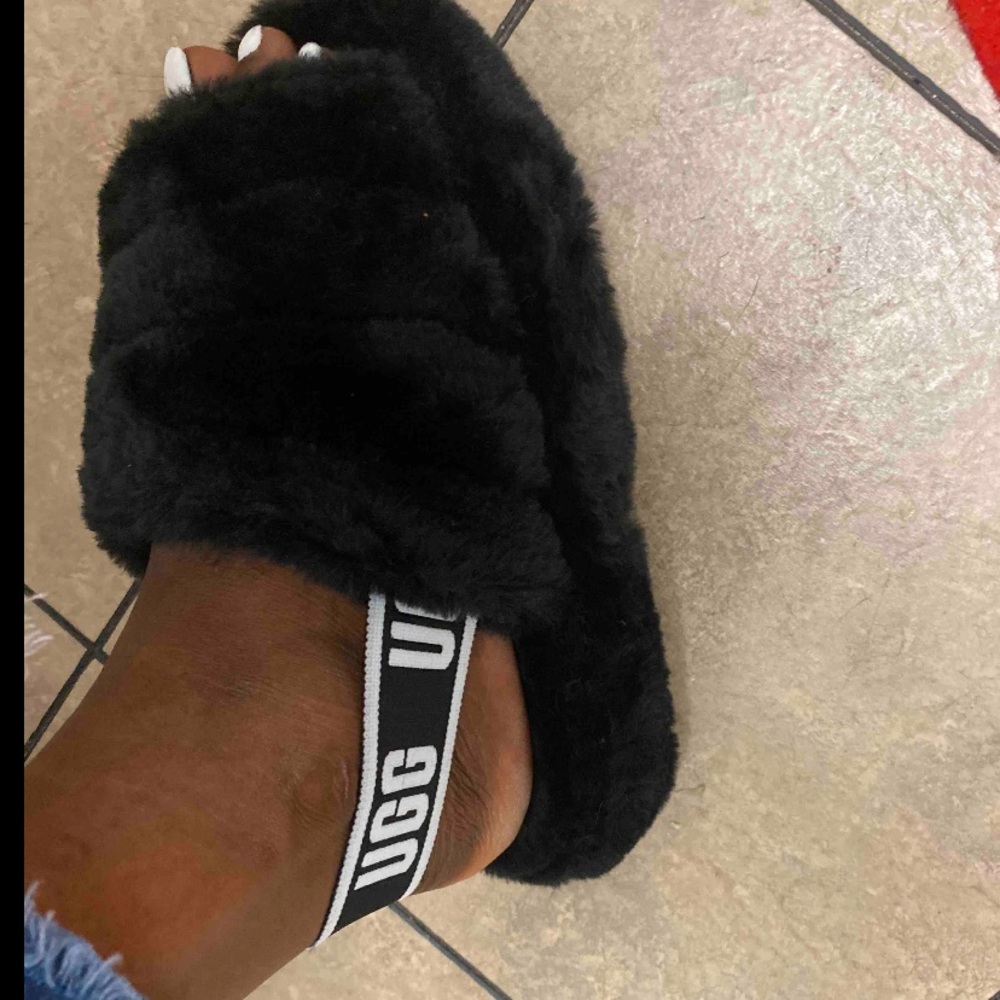 Slippers - Picture 2 of 7